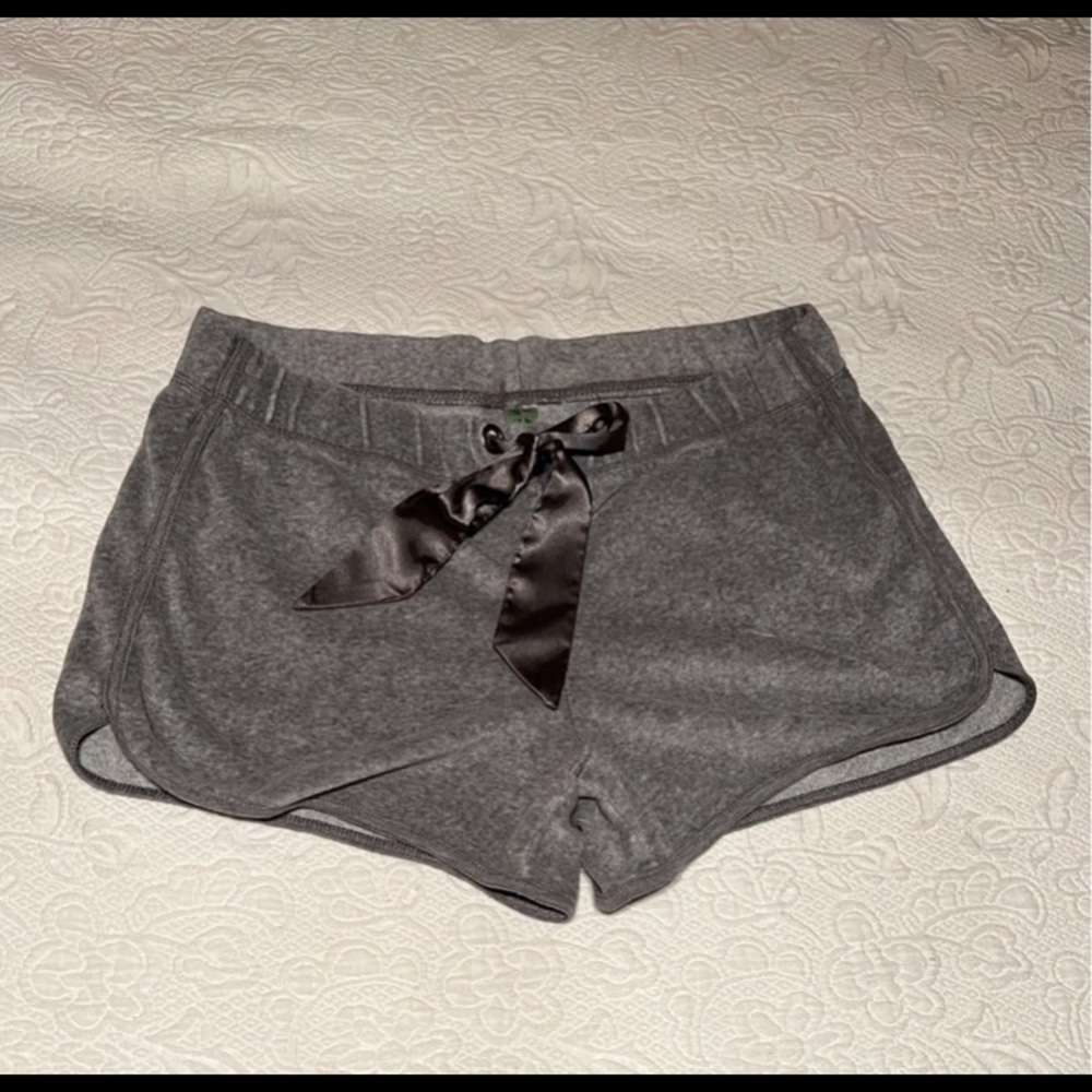 Green Tea Velour Ribbon Pocket Shorts